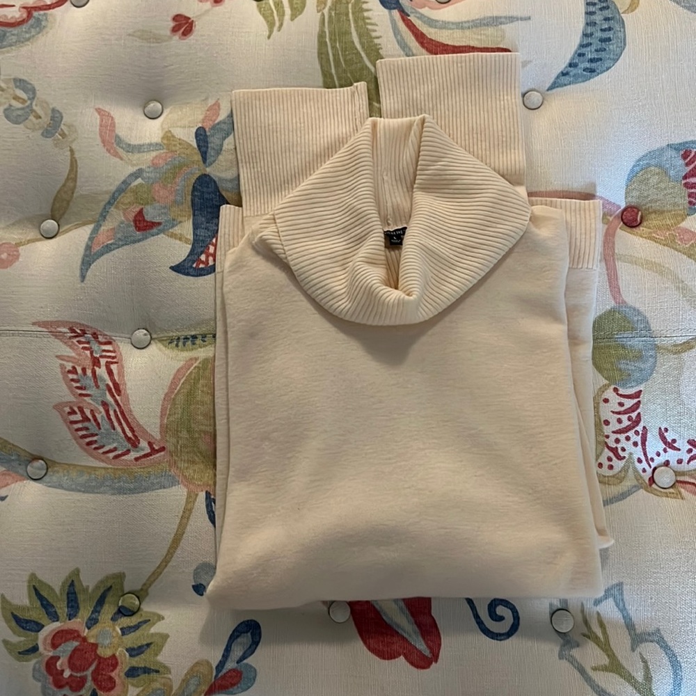 “100% extra fine wool” Lafayette cream colored sweater